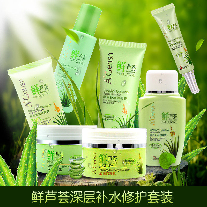 你知道如何在购物时流畅地使用英语吗？今天，我们就来一次深度对话，探索购物中心常见词汇的读音和意义。